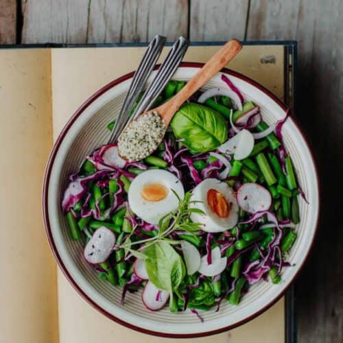 healthy-green-beans-salad-with-egg-and-hemp-seeds-scaled